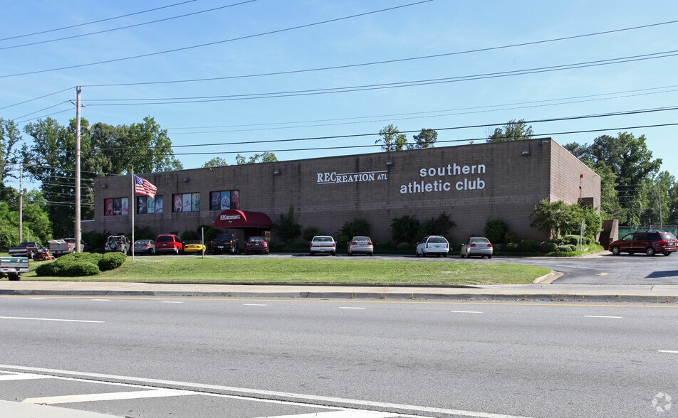 More Photos Of 754 Beaver Ruin Rd NW, Lilburn Freestanding For Lease