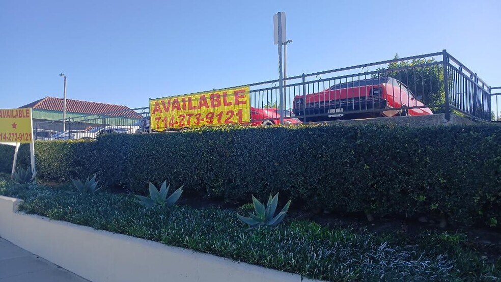 More Photos Of 110 N Washburn Cir, Corona Storefront Retail Office For Lease