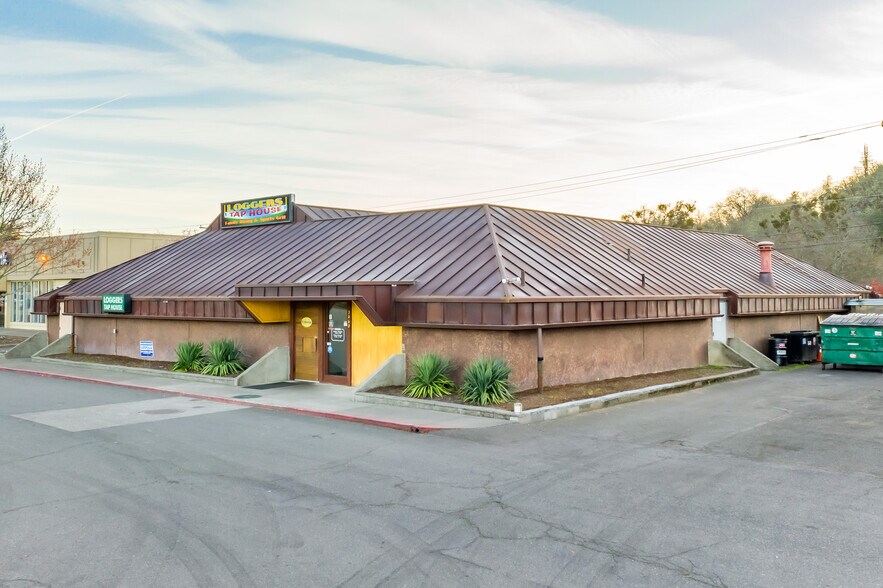 More Photos Of 1444 NW Garden Valley Blvd, Roseburg Unknown For Lease