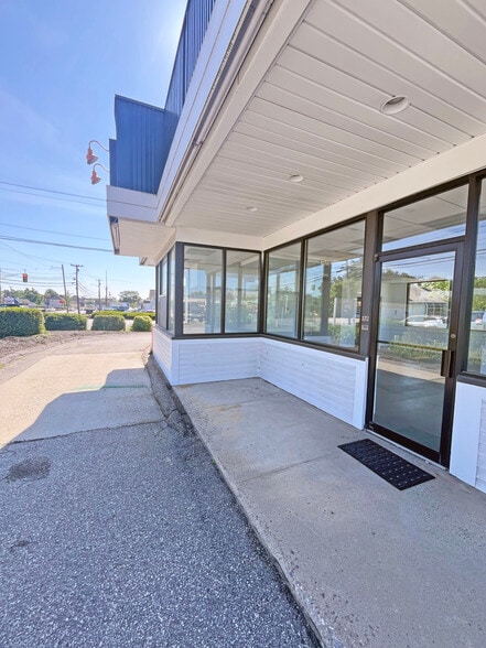 More Photos Of 163 Pleasant St, Brunswick Freestanding For Lease