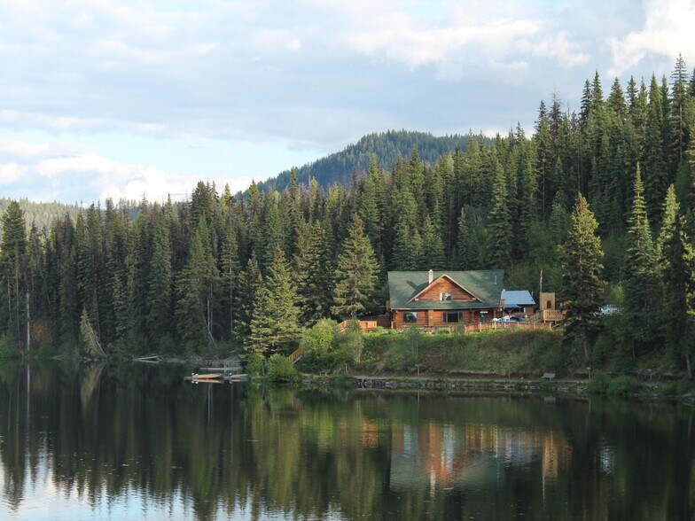 More Photos Of 8428 British Columbia 24, Lone Butte Hotel For Sale