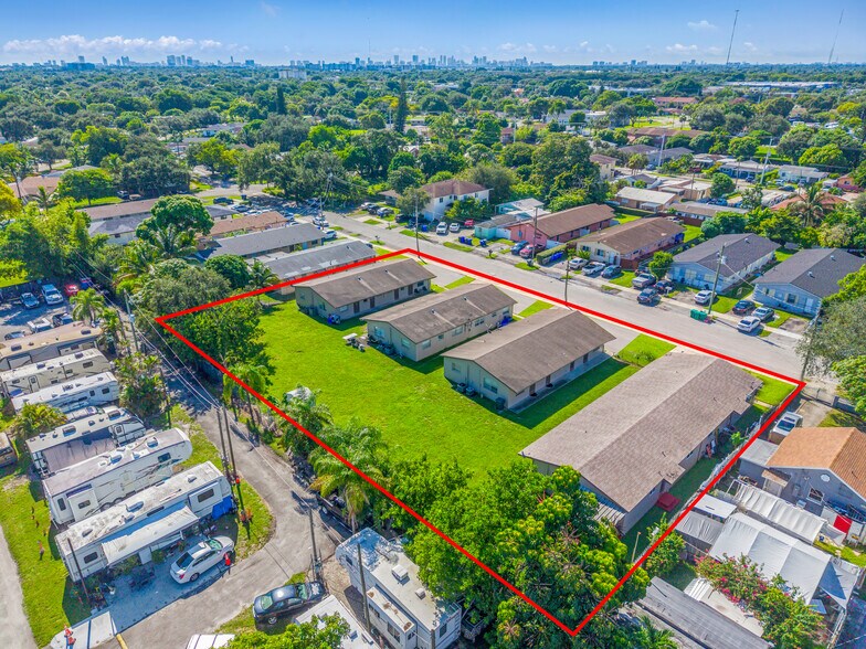 More Photos Of 5923 Pierce St, Hollywood Multifamily For Sale