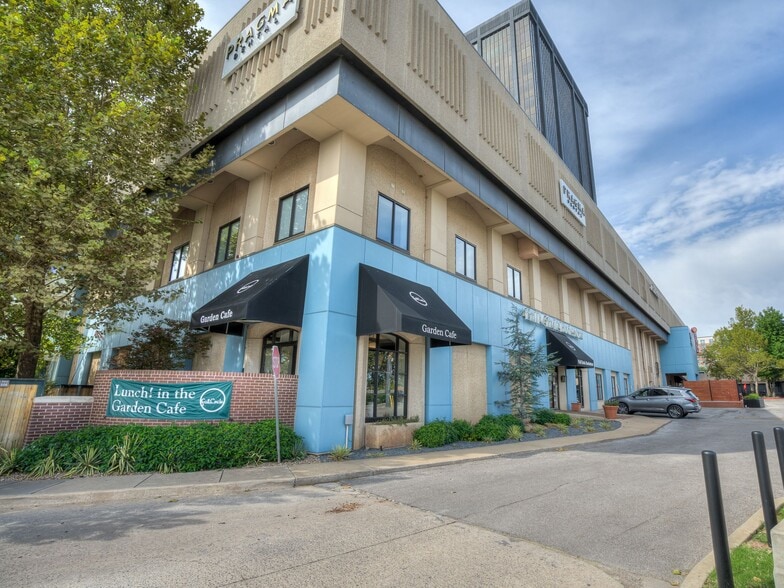 More Photos Of 1900 NW Expressway, Oklahoma City Office For Lease