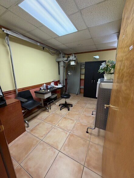 More Photos Of 1933 SW 27th Ave, Miami Office For Lease