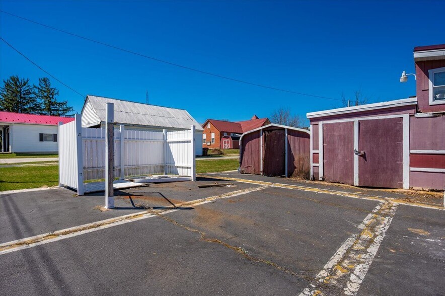 More Photos Of 100 W Main St, Fairfield Freestanding For Sale