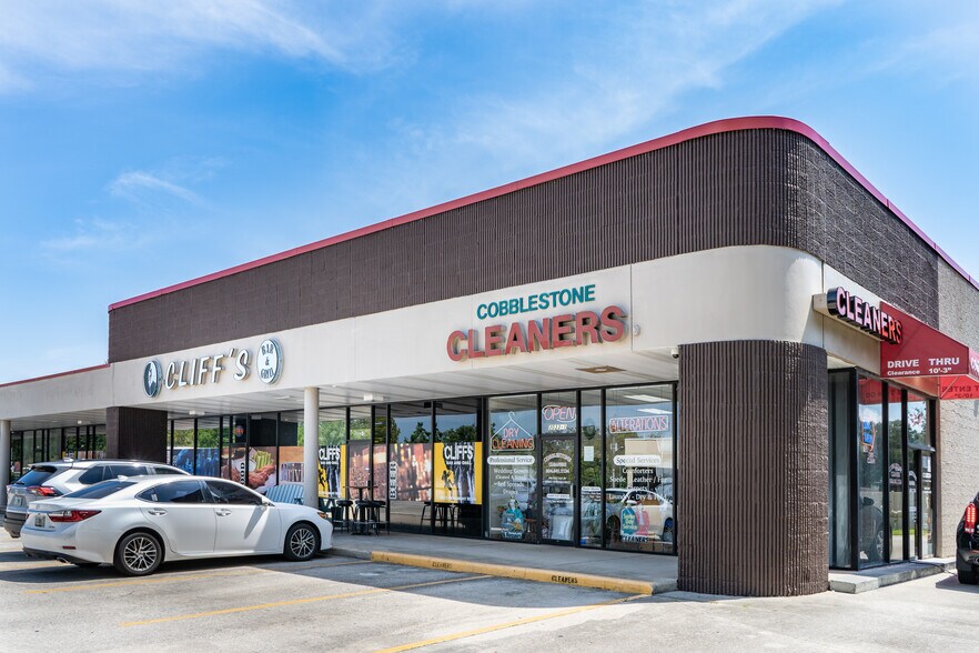 More Photos Of 3031 Monument Rd, Jacksonville General Retail For Lease