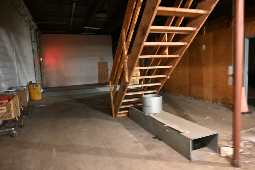 More Photos Of 2300 Claremont Ave, Ashland Storefront For Sale