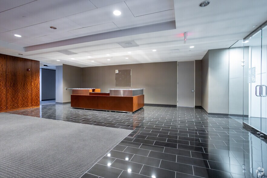 More Photos Of 1111 N Loop W, Houston Office For Sale