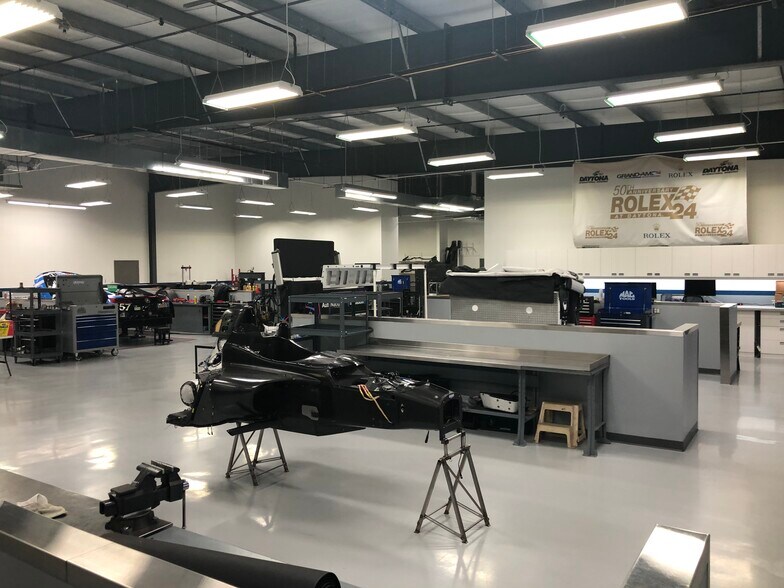 More Photos Of 114 Venture Dr, Pataskala Warehouse For Lease