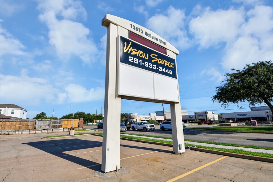 More Photos Of 13615 Bellaire Blvd, Houston Medical For Lease