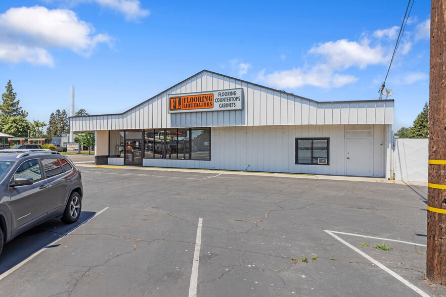 More Photos Of 727 Clovis Ave, Clovis Freestanding For Sale