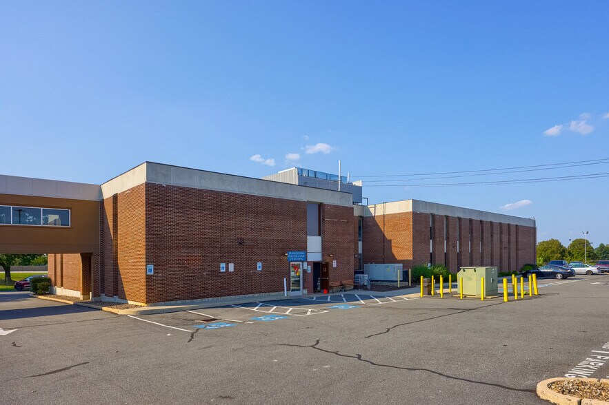 More Photos Of 625 Spring St, Wyomissing Office For Sale
