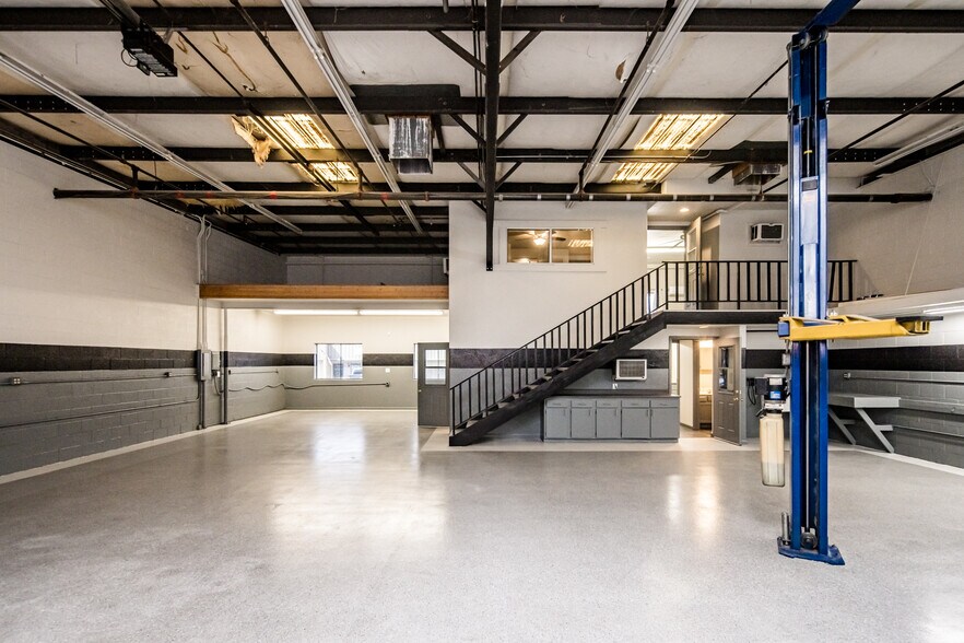 More Photos Of 1600 Acoma Blvd W, Lake Havasu City Service For Sale