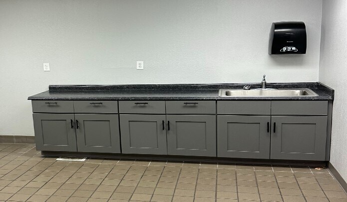 More Photos Of 4710 S Emporia Cir, Wichita Freestanding For Lease