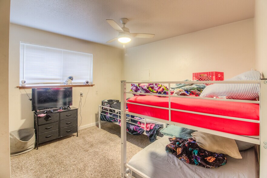 More Photos Of 8-10 S 11th Ave, Yakima Apartments For Sale