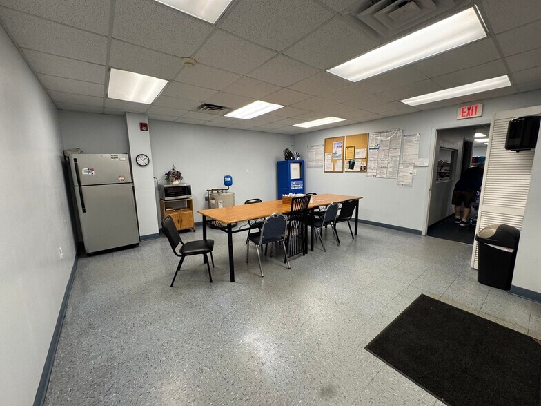 More Photos Of 1826 Baldwin St, Rockledge Warehouse For Sale