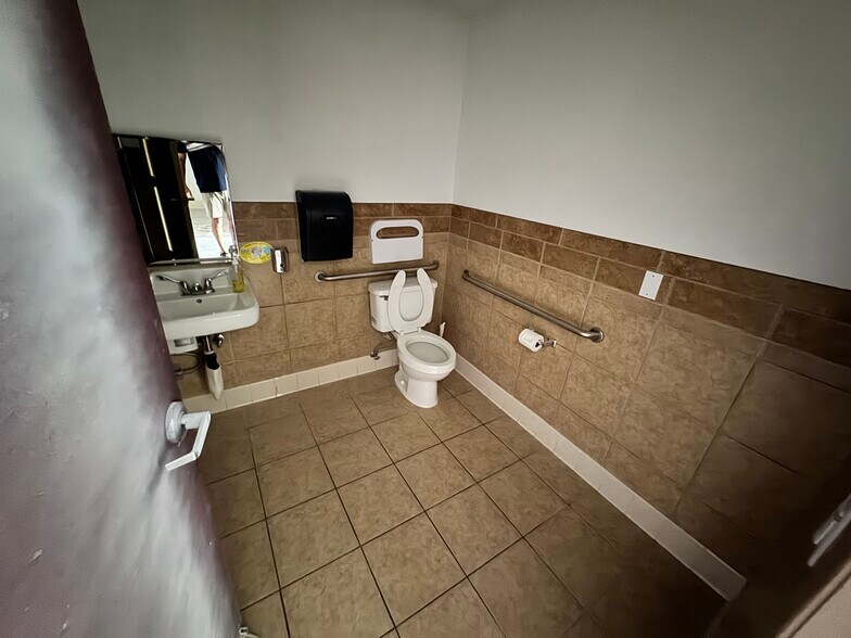 More Photos Of 19341 Bear Valley Rd, Apple Valley Medical For Lease