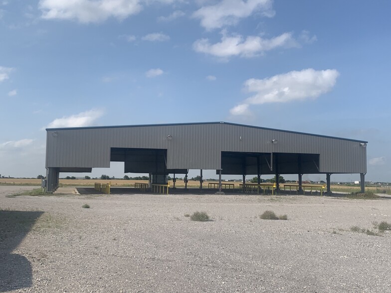 Primary Photo Of 3807 East Jensen Road Rd, El Reno Distribution For Sale