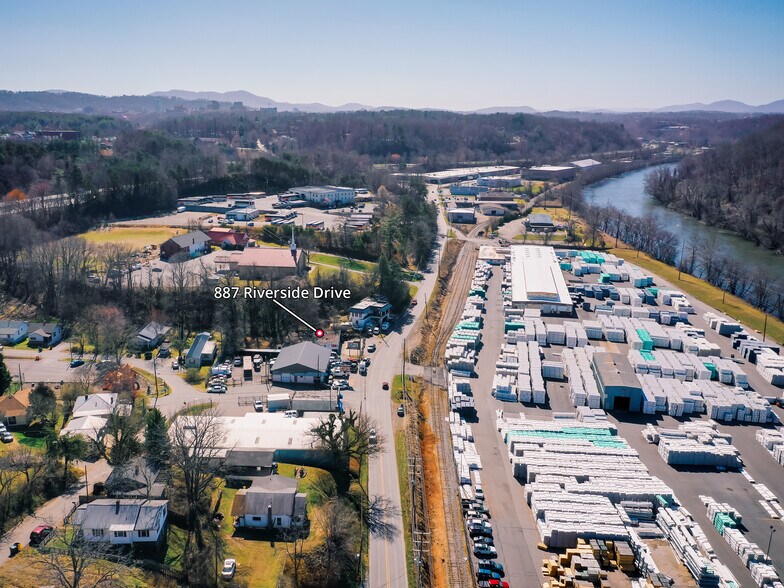 More Photos Of 887 Riverside Dr, Woodfin Auto Repair For Sale