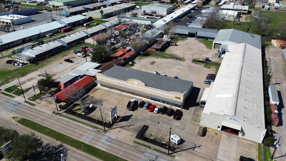 More Photos Of 4914-4918 W 34th St, Houston Unknown For Lease