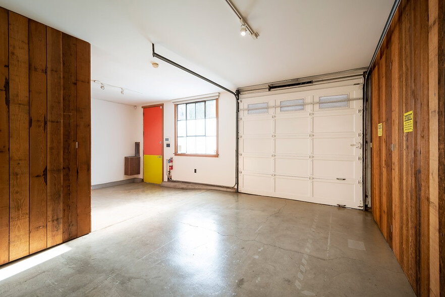 More Photos Of 450 Clementina St, San Francisco Showroom For Lease