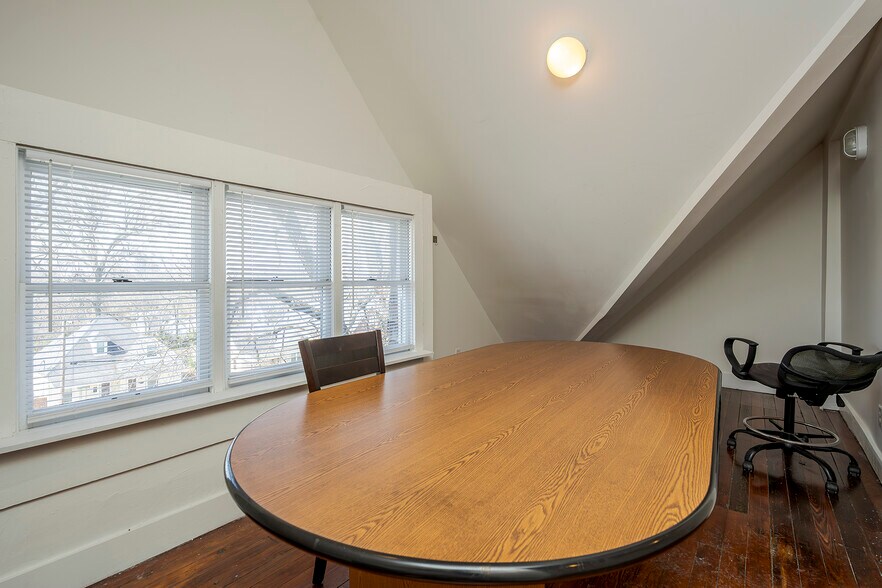 More Photos Of 199 E Loudon Ave, Lexington Office Residential For Sale