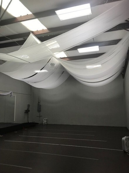 More Photos Of 3130 Strawberry Rd, Pasadena Service For Lease