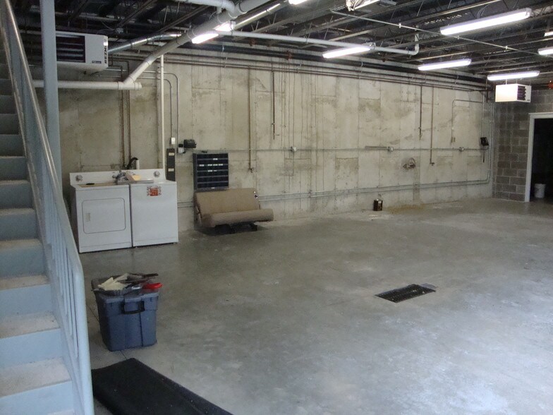 More Photos Of 282 N Broadway, Salem Auto Dealership For Lease