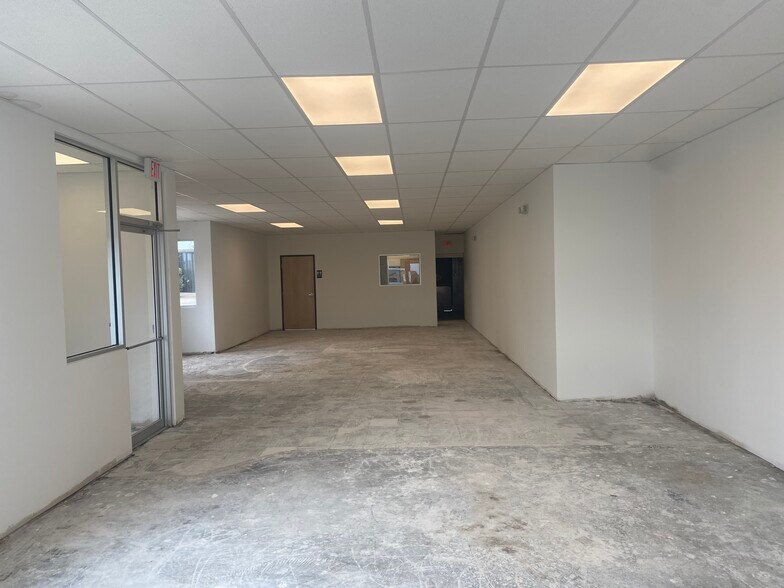 More Photos Of 9501 Forest Ln, Dallas Freestanding For Lease
