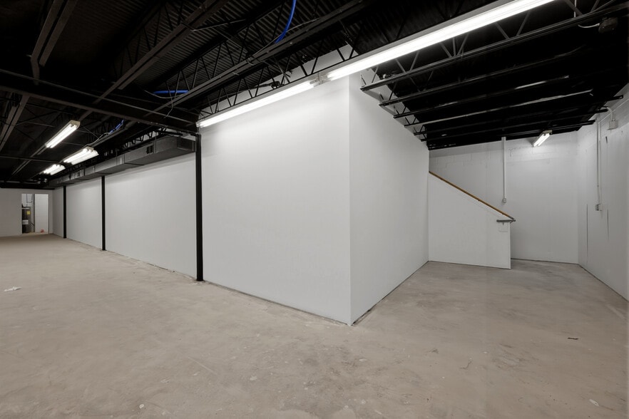 More Photos Of 937 Winchester Rd, Lexington Storefront For Lease