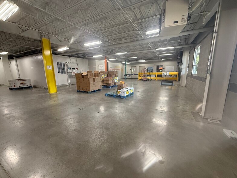 More Photos Of 450 Woodland Ave, Bloomfield Warehouse For Sale