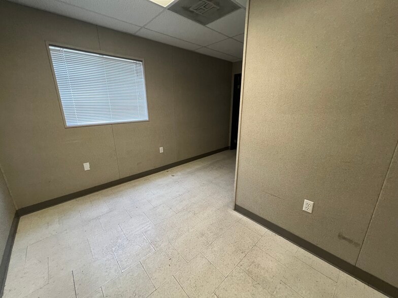 More Photos Of 11571 Ventura Blvd, Studio City Land For Lease