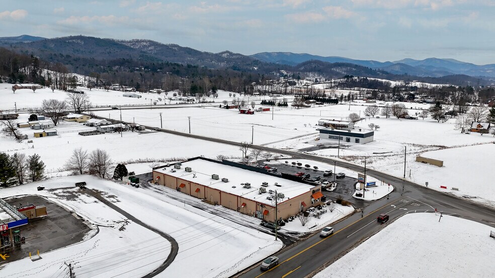 More Photos Of 110 Rocky Bottom Dr, Unicoi Storefront For Lease