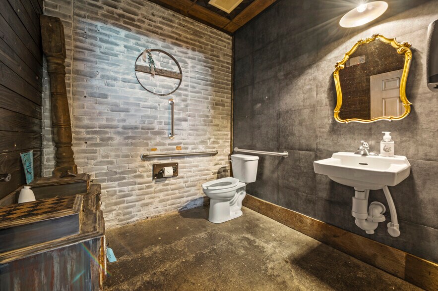 More Photos Of 119 S 3rd St, Smithfield Storefront For Sale