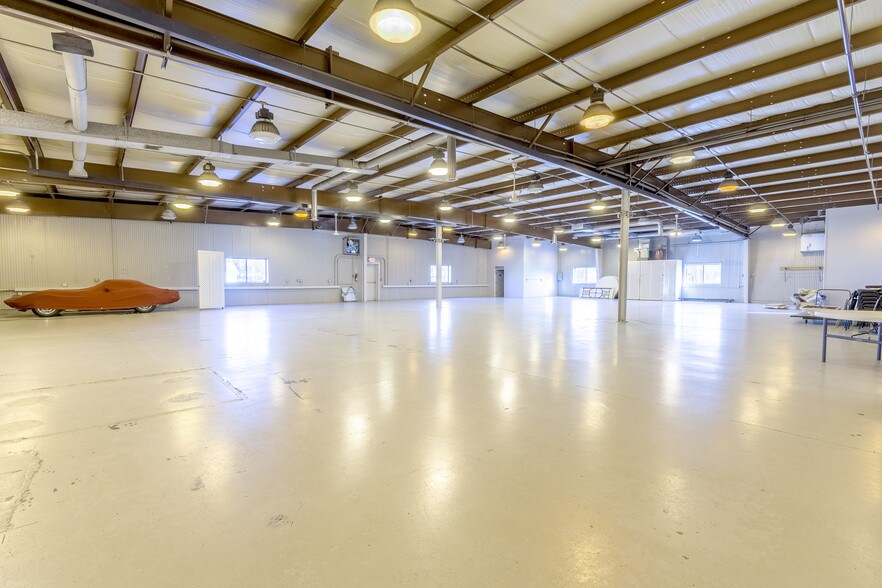More Photos Of 6886 Wishart St, Huntsville Light Distribution For Lease