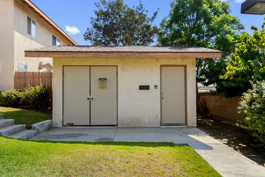 More Photos Of 220-244 Garcia St, Santa Paula Apartments For Sale