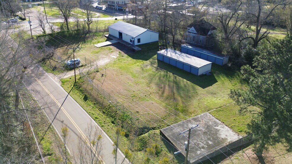 More Photos Of 203 Vicksburg St, Edwards Flex For Sale