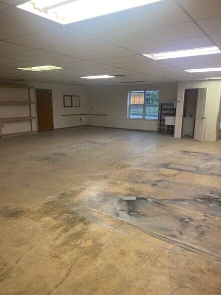 More Photos Of 6701 NW 178th St, Edmond Flex For Sale