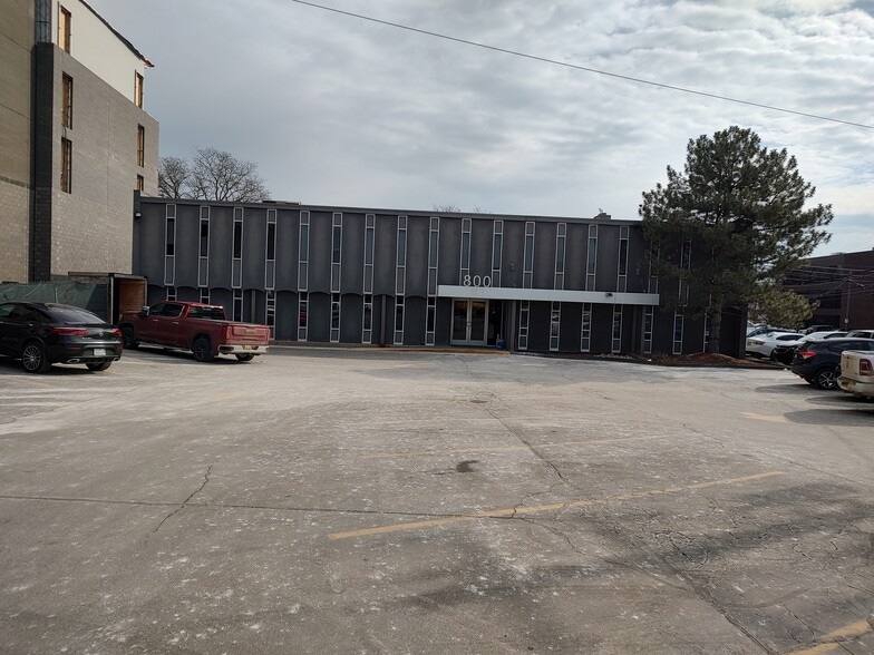 More Photos Of 800 S Adams Rd, Birmingham Medical For Lease