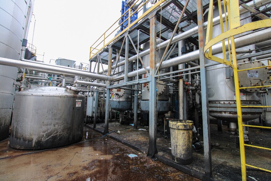 More Photos Of 5640 44th Ave S, Clinton Office For Sale