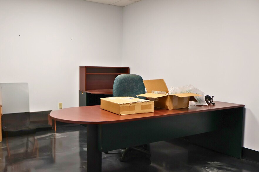 More Photos Of 6405 Flank Dr, Harrisburg Office For Sale