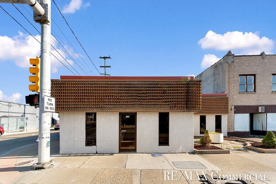 More Photos Of 2007 Eastern Ave SE, Grand Rapids Office For Sale