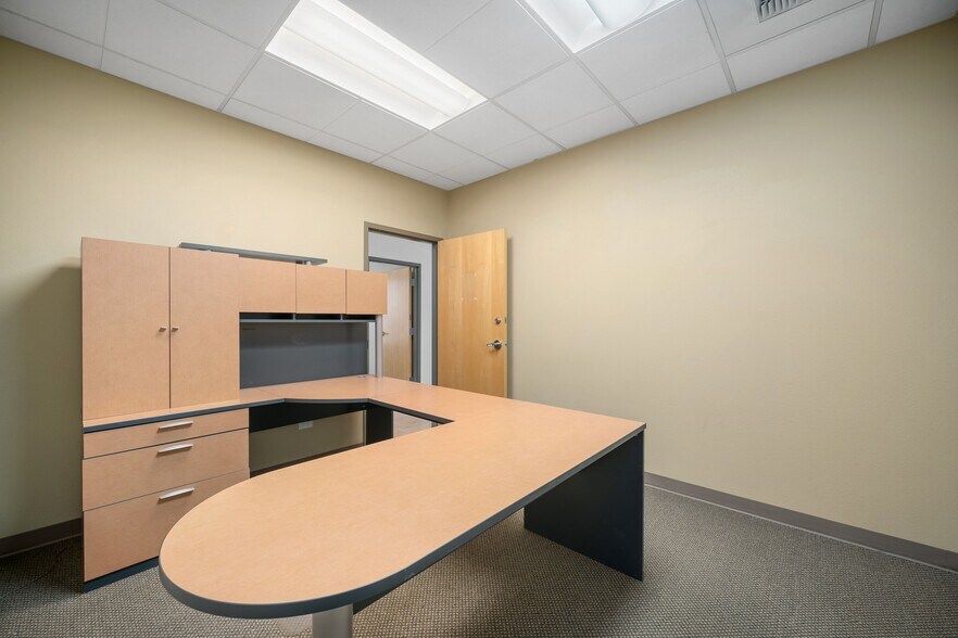 More Photos Of 2122-2126 Hutton Rd, Nipomo Flex For Lease