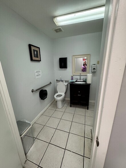 More Photos Of 1222 Nw 29th St, Miami Medical For Sale