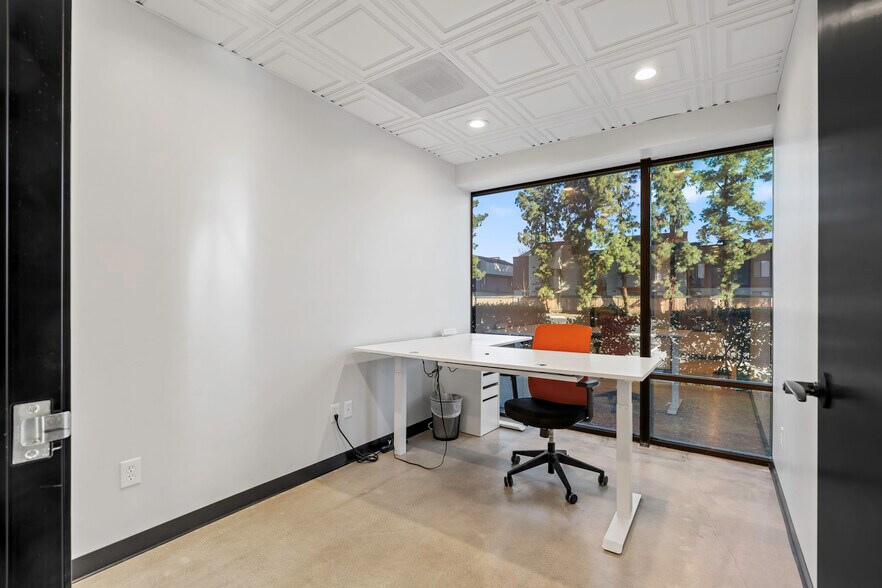 More Photos Of 4600 W American Ave, Bakersfield Office For Sale