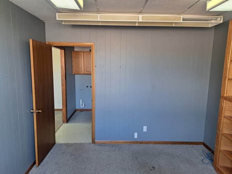 More Photos Of 411 W 5th St, McCook Medical For Lease