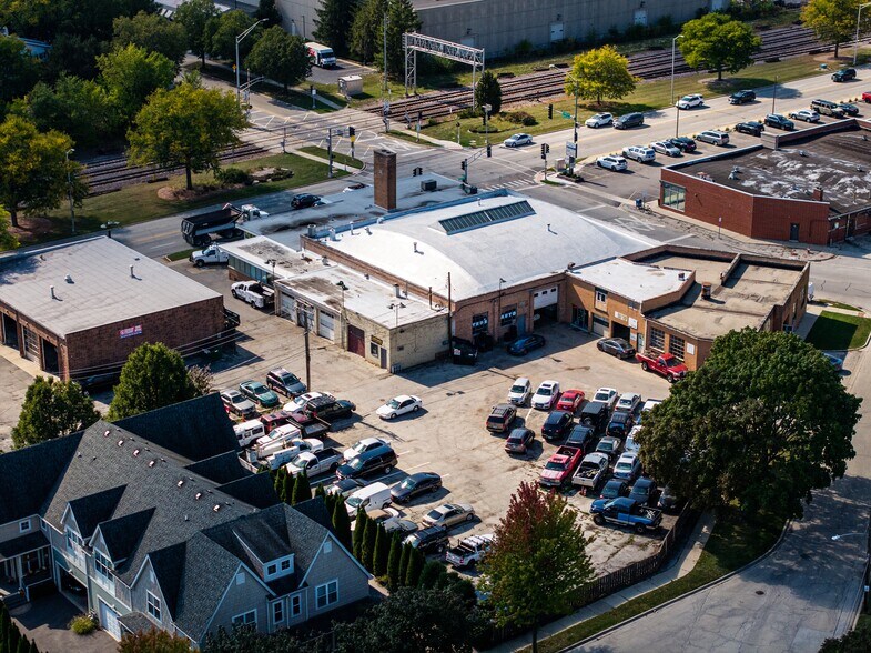 More Photos Of 400 W Northwest Hwy, Arlington Heights Auto Repair For Lease