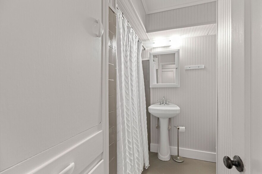 More Photos Of 5231 San Pedro Ave, San Antonio Office Residential For Sale