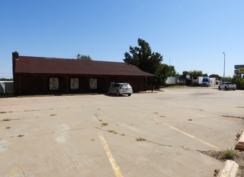 More Photos Of 2424 Williams Ave, Woodward General Retail For Sale