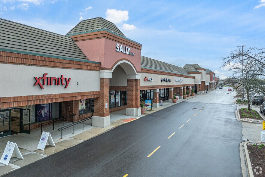 More Photos Of 140-166 S Gary Ave, Bloomingdale General Retail For Lease